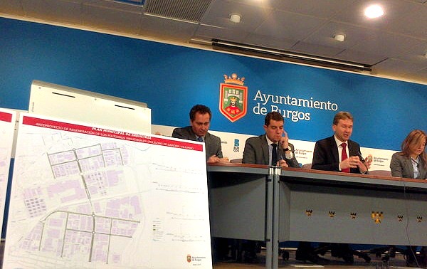 El alcalde de Burgos junto a Ángel Ibáñez presentando el proyecto