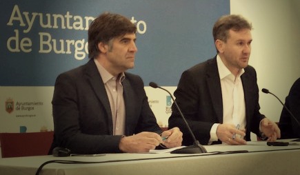 El concejal Fernando Gómez junto al alcalde de Burgos, Javier Lacalle