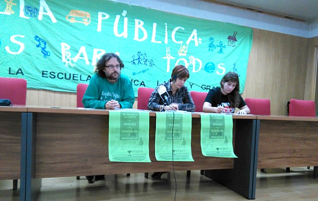 Miembros de la Plataforma por la Escuela Pública, Laica y Gratuita.