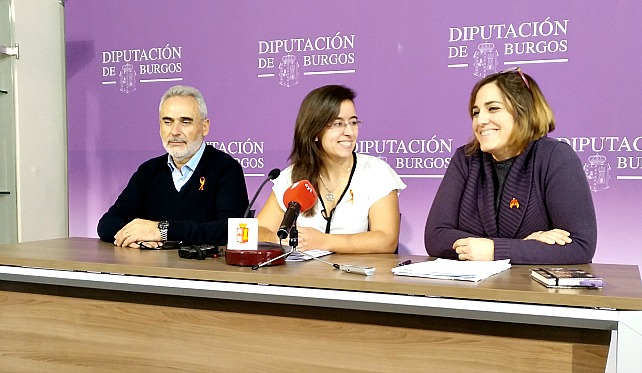 Marco Antonio Manjón y Sara Hojas (Imagina), junto a Judith Sánchez, voluntaria de Proanbur.