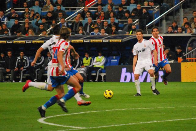 Partido del Real Madrid contra el Atlético de Madrid.|Imagen: Wikipedia