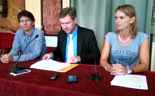 Álvaro Manso, Javier Lacalle y Lorena de la Fuente, presentes durante la firma del convenio.