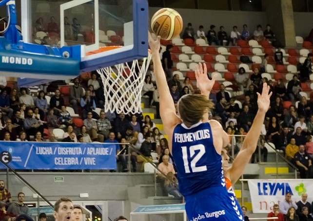 Un momento del encuentro.|Basket Coruña