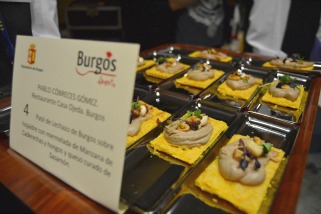 Tapa elaborada con paté de lechazo.