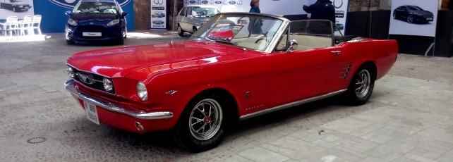 Ford Mustang rojo