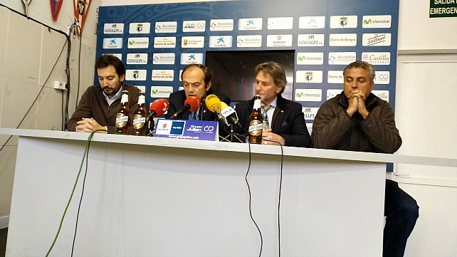 juan Carlos Barriocanal y parte de la Junta Directiva durante su despedida.