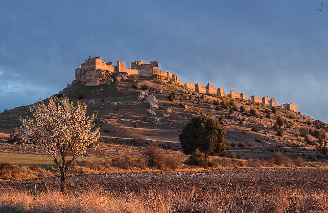 Fortaleza califal. Gormaz | Juan F. Esteban Barahona [CC BY-SA 4.0] via Wikimedia Commons