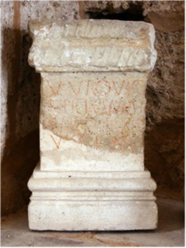 Ara dedicada al dios Vurovio, procedente de Barcina de los Montes, Burgos donde hubo un santuario al aire libre dedicado a este dios. Se conocen cuatro lápidas dedicadas a él, ya de época romana. Dio nombre a La Bureba y quizás a Briviesca.