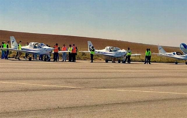 Aparatos de vuelo de instrucción de la Escuela de pilotos leonesa FlyBy School.