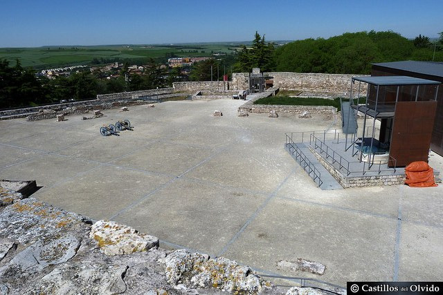 Explanada Castillo de Burgos. Foto: Castillos del Olvido