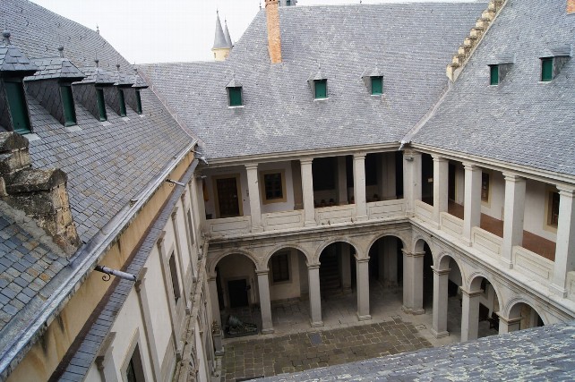 Patio de Armas del Alcázar de Segovia
