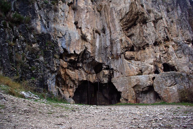 Cueva de San Genadio